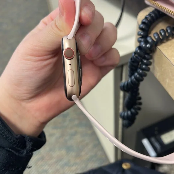 -Used Apple Watch Series 4-44mm,comes with the band and changer, Rose gold